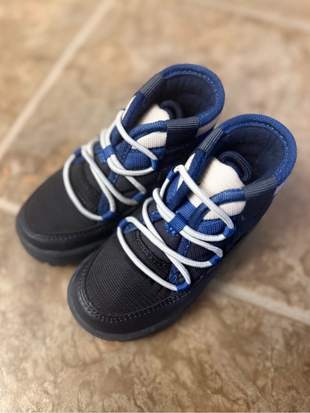Carter’s Youth Hiking Boots Blue Black Trailcore Chunky Lug Sole Outdoor Sz 7 - Picture 1 of 4